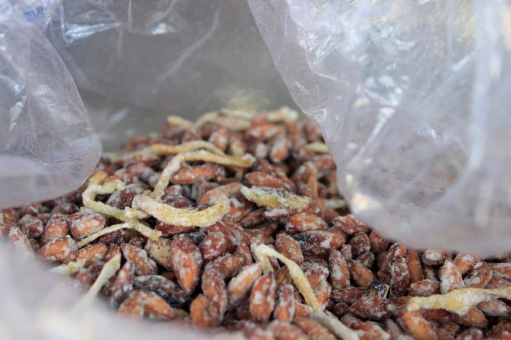 Mứt hạt bàng là một trong những món mứt đặc biệt chỉ có ở Côn Đảo